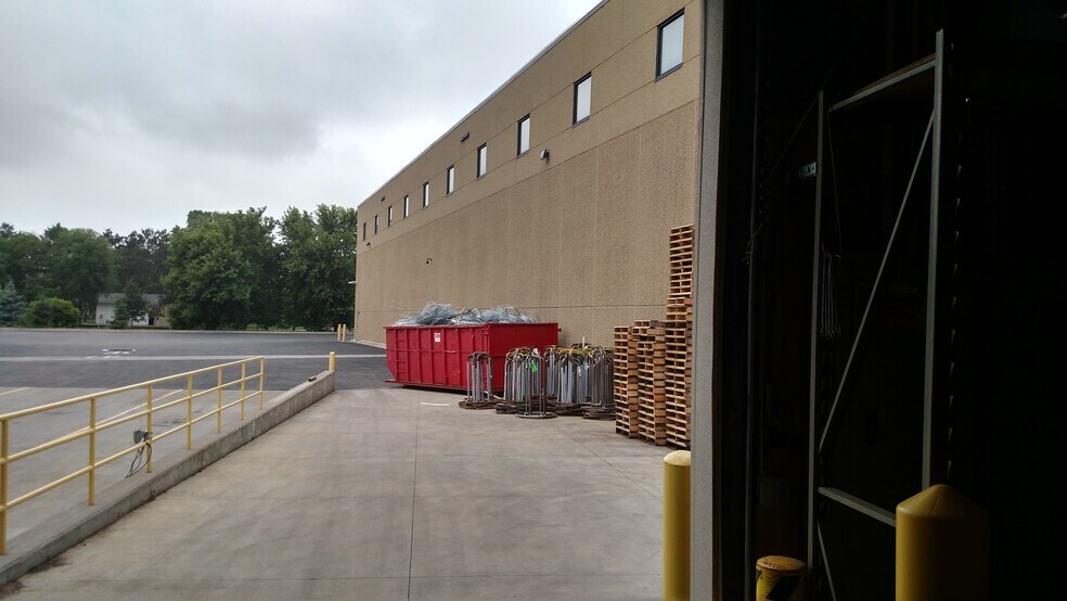 More Photos Of 5564 N 152nd St, Hugo Warehouse For Lease