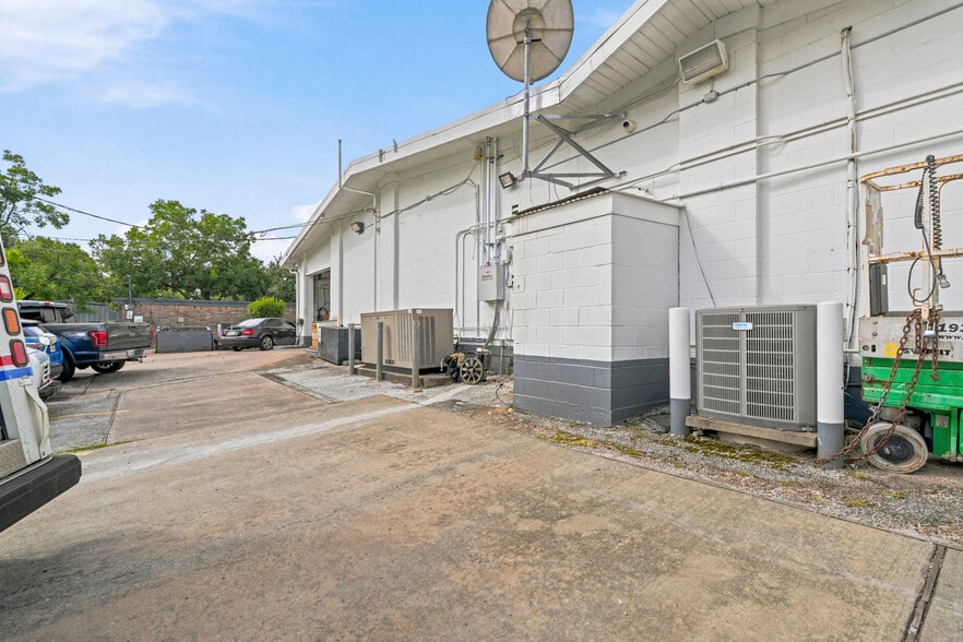More Photos Of 101 S Friendswood Dr, Friendswood General Retail For Sale