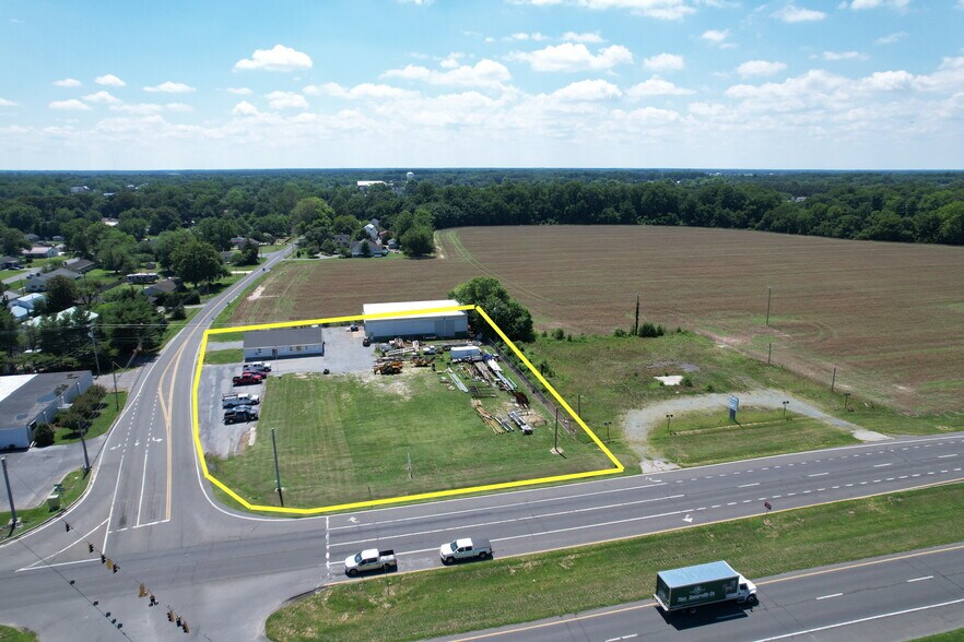 Primary Photo Of 11027 Delaware Ave, Laurel Land For Sale