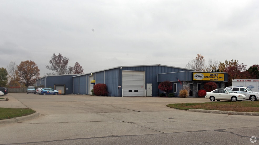 Primary Photo Of 4405 Wyland Dr, Elkhart Warehouse For Lease