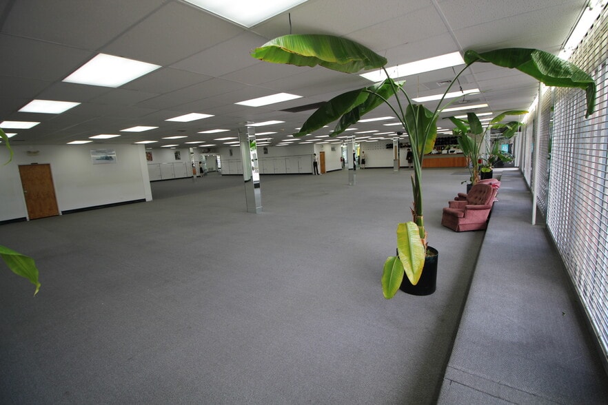 More Photos Of 5309 Touhy Ave, Skokie Freestanding For Sale