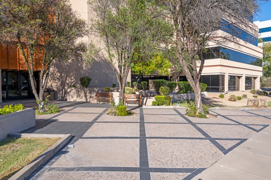 More Photos Of 202 E Earll Dr, Phoenix Medical For Sale