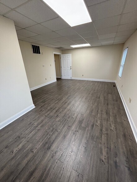 More Photos Of 1231-1249 Mall Dr, Richmond Medical For Lease