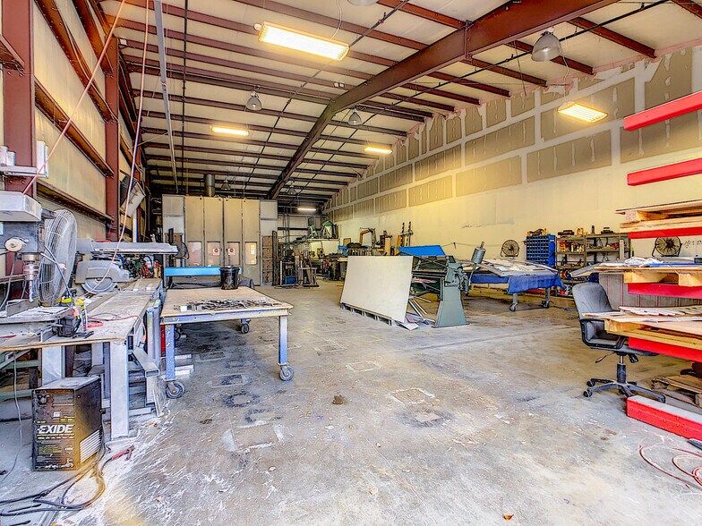 More Photos Of 1857 Patterson Ave, Deland Warehouse For Lease