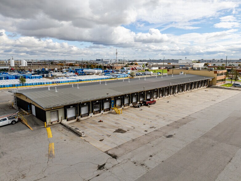 More Photos Of 6900 Tranmere Dr, Mississauga Warehouse For Lease
