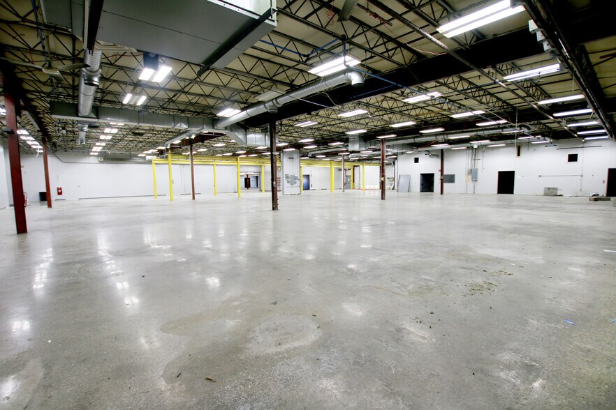 More Photos Of 1 Chase Park Rd, Seabrook Manufacturing For Lease