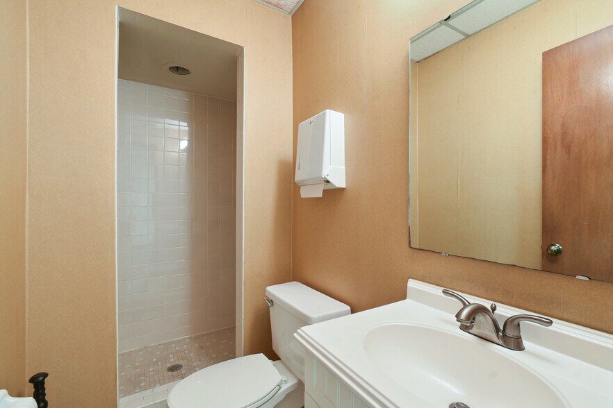 More Photos Of 953 Lane Ave S, Jacksonville Medical For Lease