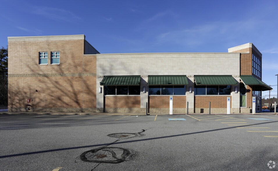 More Photos Of 277 Main St, Wilmington Drugstore For Lease