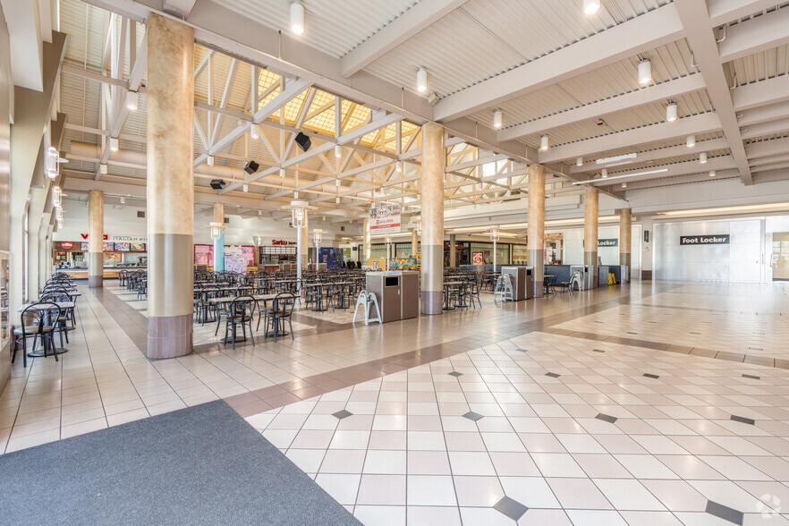 More Photos Of 2031 S Mooney Blvd, Visalia Unknown For Lease