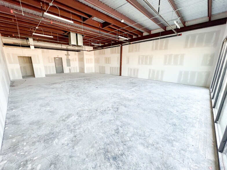 More Photos Of 900 E Florida Ave, Midland Storefront For Lease