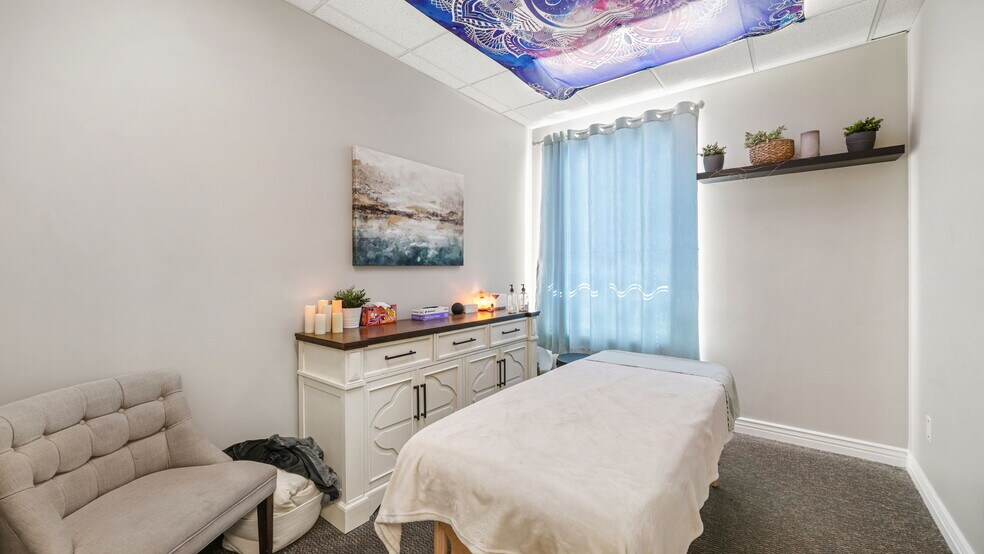 More Photos Of 891 W Baxter Dr, South Jordan Office For Sale