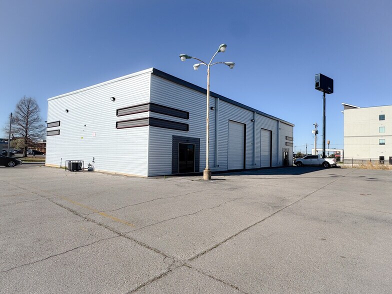 More Photos Of 4415 SW 3rd St, Oklahoma City Warehouse For Lease