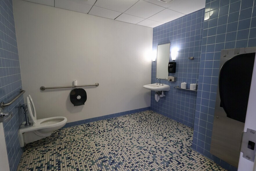 More Photos Of 650 Smithfield St, Pittsburgh Office For Lease