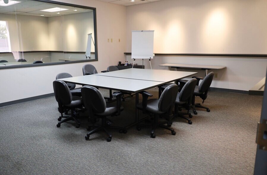 More Photos Of 6910 N Shadeland Ave, Indianapolis Serviced Offices For Lease
