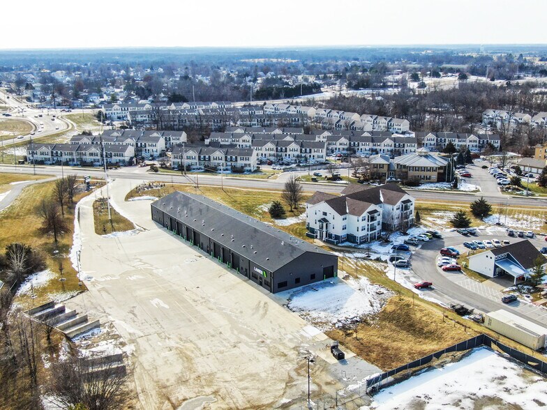 More Photos Of 3100 Old 63 S, Columbia Showroom For Sale