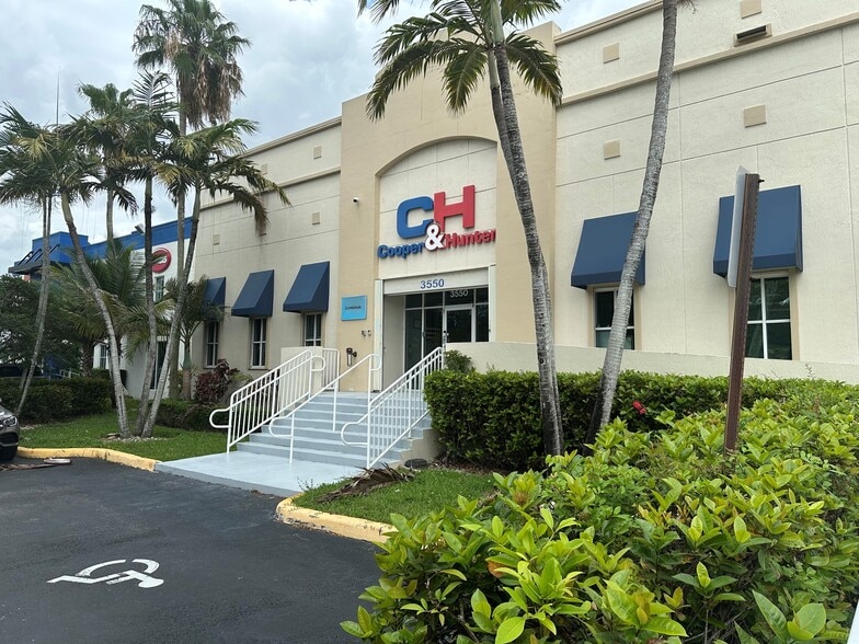 Primary Photo Of 3550 NW 113th Ct, Miami Warehouse For Lease