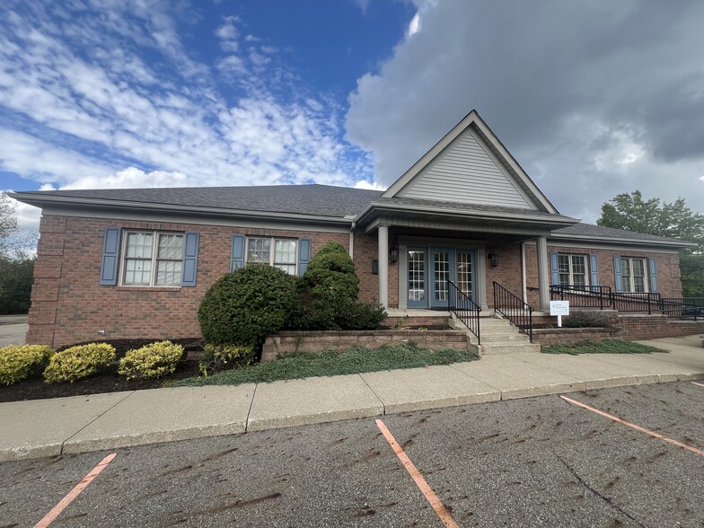 Primary Photo Of 971 E Turkeyfoot Lake Rd, Akron Office For Lease
