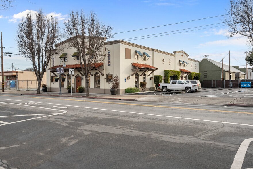 More Photos Of 829 San Benito St, Hollister Office For Sale