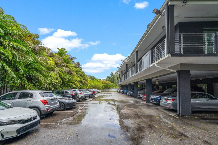 More Photos Of 6330 Manor Ln, South Miami Office For Lease