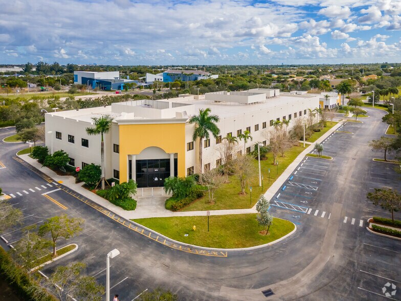 More Photos Of 5870 N Hiatus Rd, Tamarac Unknown For Lease