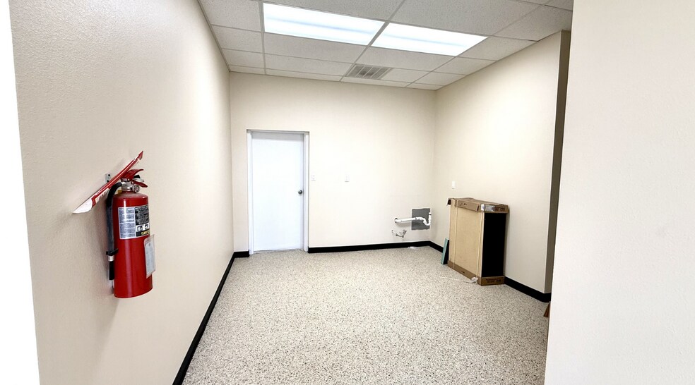 More Photos Of 9503 E County Road 97, Midland Warehouse For Lease