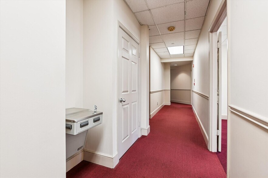 More Photos Of 1501 Duke St, Alexandria Office For Sale