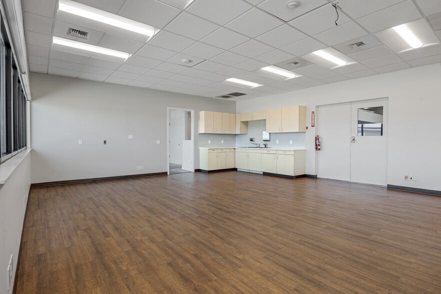 More Photos Of 3102 100th St SW, Everett Warehouse For Lease