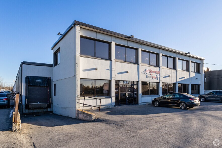 Primary Photo Of 665 Montée de Liesse, Montréal Warehouse For Lease