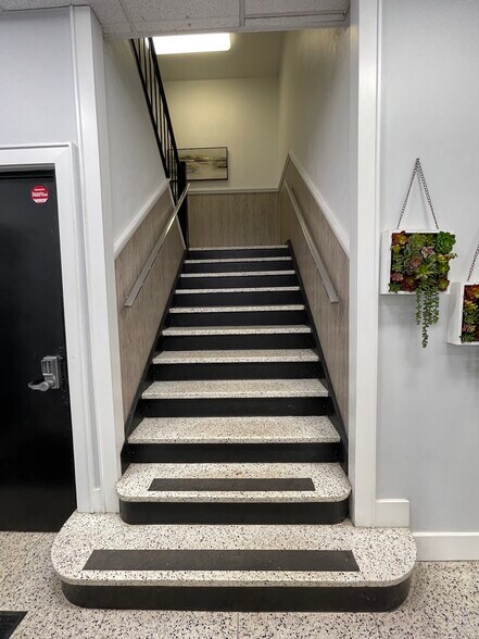 More Photos Of 120 W Park Ave, Long Beach Office For Sale