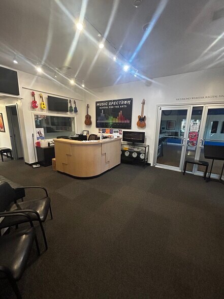 More Photos Of 465 Herndon Pky, Herndon Medical For Lease