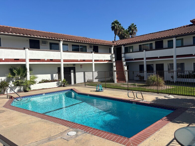 More Photos Of 1521 E Canfield Ln, Anaheim Apartments For Sale