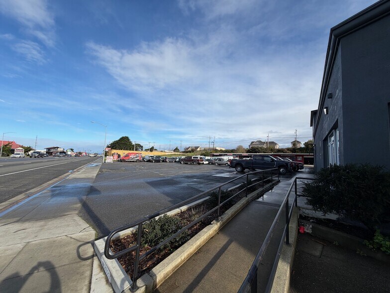 More Photos Of 2029 Broadway St, Eureka Storefront Retail Office For Sale