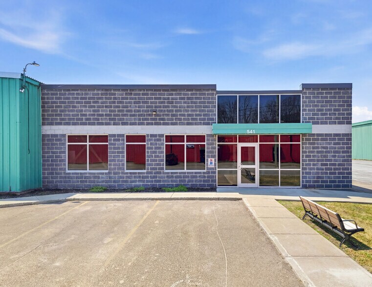 More Photos Of 541 Rue Melchers, Berthierville Industrial For Lease