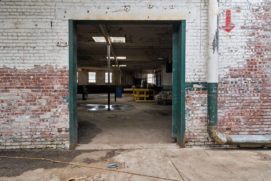 More Photos Of 10-28 N Guthrie Ave, Tulsa Manufacturing For Sale