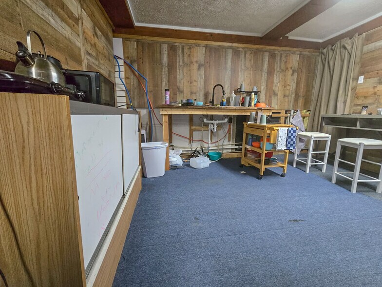 More Photos Of 398 S Main St, Hartville General Retail For Sale