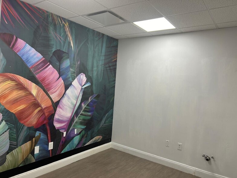 More Photos Of 5414 74th St, Elmhurst Coworking Space