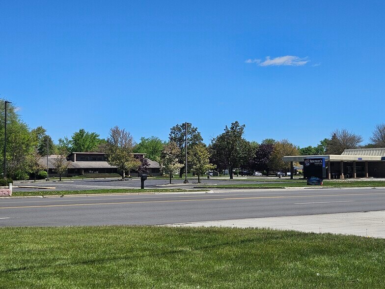More Photos Of 5530 Gratiot Rd, Saginaw General Retail For Sale