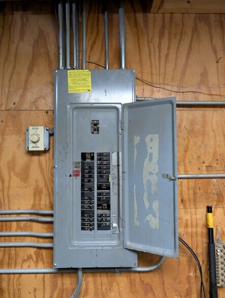 More Photos Of 1100 Weise St, Green Bay Auto Dealership For Sale