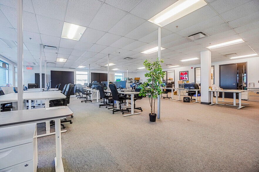 More Photos Of 4580-4610 Hickmore, Montréal Industrial For Lease