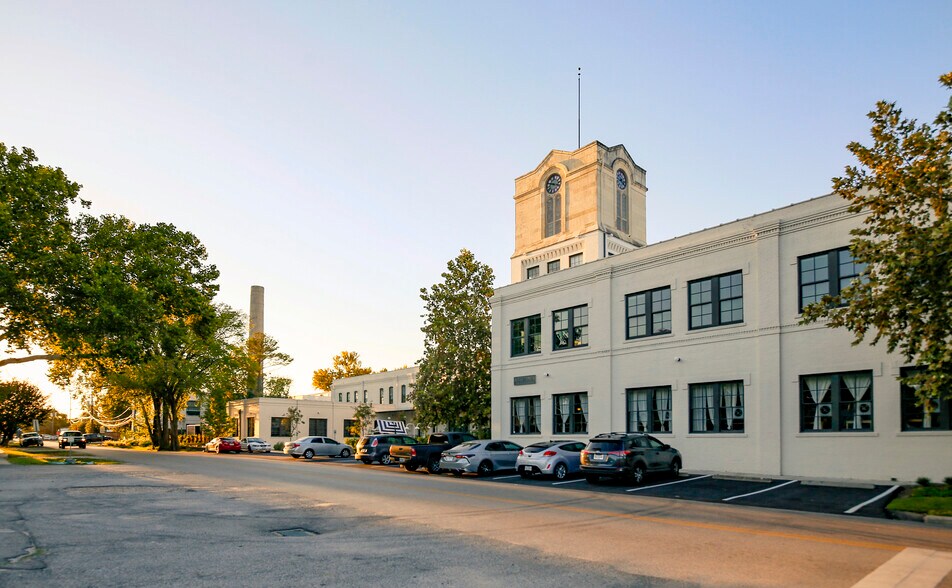 More Photos Of 611 W 22nd St, Houston Loft Creative Space For Lease