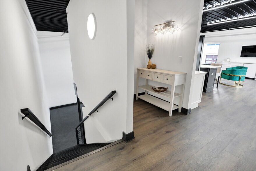 More Photos Of 17725 Motor District Cir, Carmel Showroom For Sale