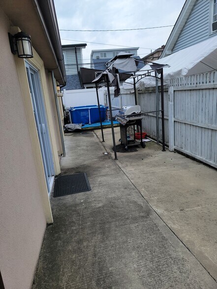 More Photos Of 115 Gain Ct, Brooklyn Flex For Sale