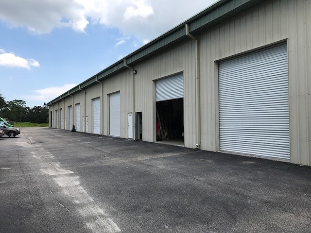 More Photos Of 4526-4562 McAshton St, Sarasota Truck Terminal For Lease