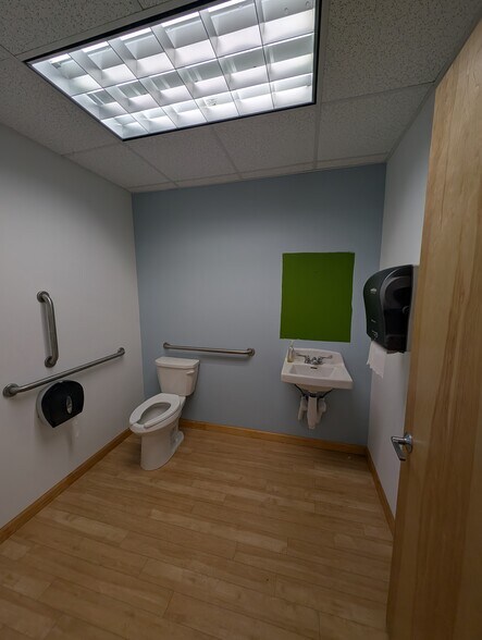 More Photos Of 5221-5223 Main St, Buffalo Freestanding For Lease