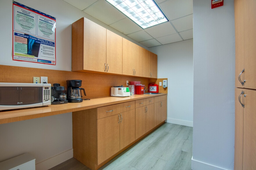 More Photos Of 7000 SW 97th Ave, Miami Office For Sale