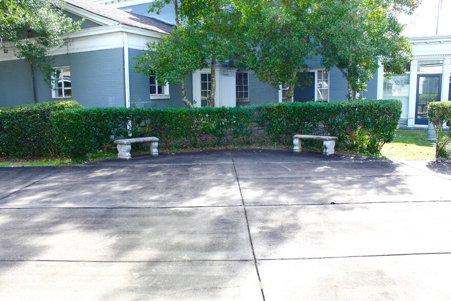 More Photos Of 2005 N Country Club Dr, Montgomery Schools For Sale