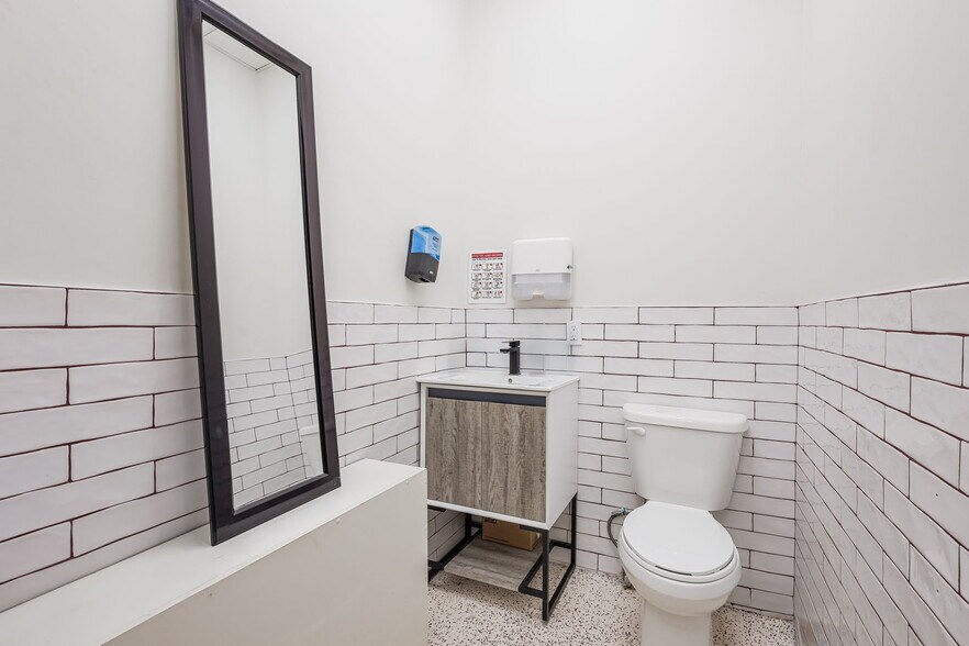 More Photos Of 2 Suffern Ln, Garnerville General Retail For Lease