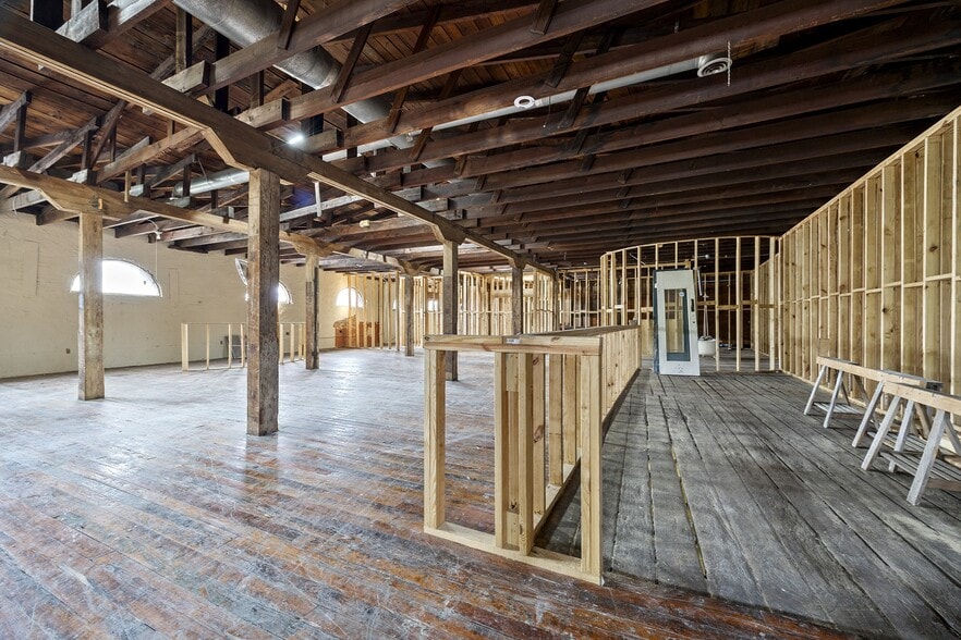 More Photos Of 261-263 Peters St, Atlanta Storefront Retail Office For Sale