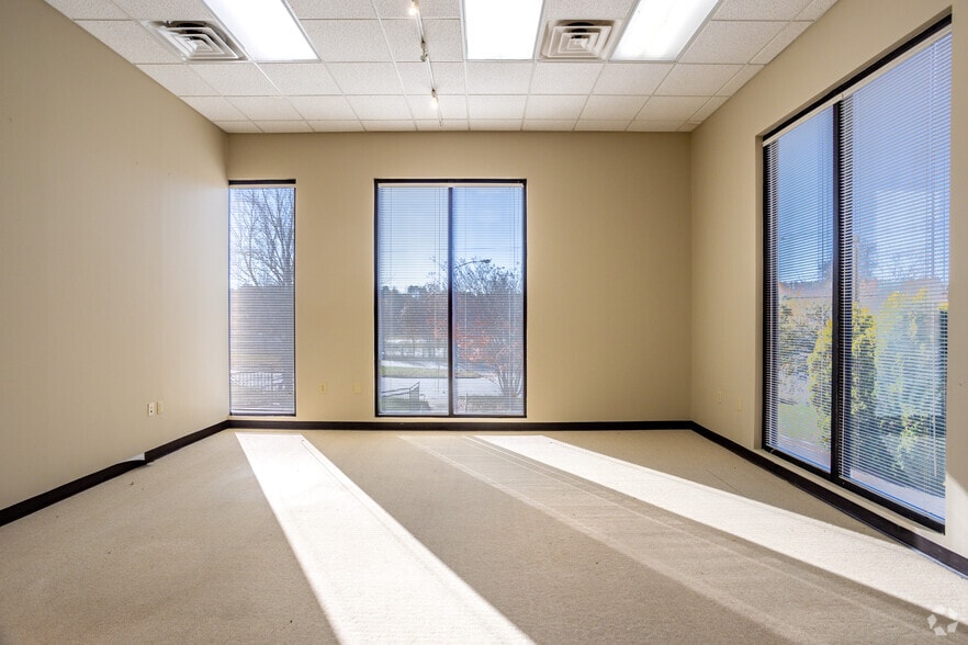 More Photos Of 1270 25th Street Pl SE, Hickory Medical For Lease