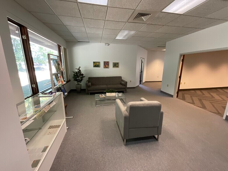 More Photos Of 38227 Western Pky, Willoughby Flex For Lease